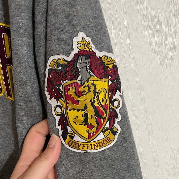 Harry Potter Gryffindor House Sweatshirt Warner Bros. Universal Studios - Picture 5 of 9